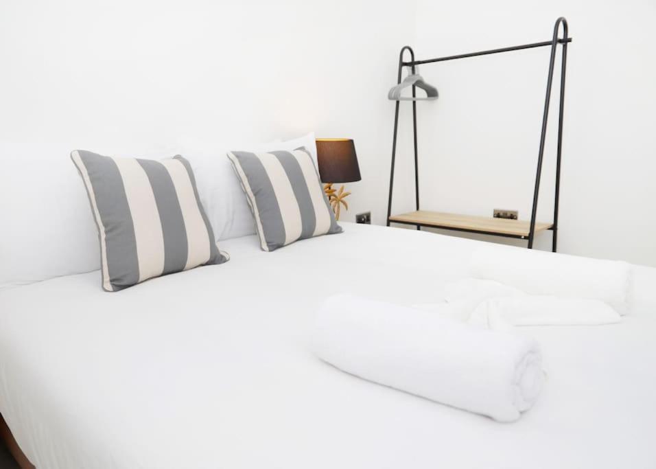 Stylish Flat With Garden, Close To * Londra