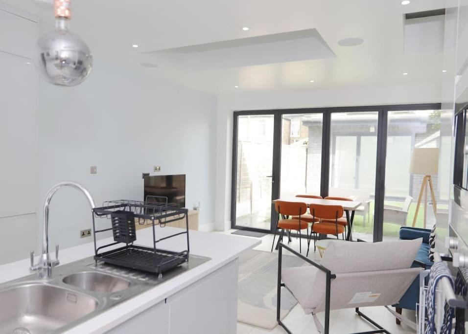 Stylish Flat With Garden, Close To * Londra