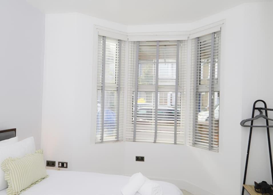 Stylish Flat With Garden, Close To * Londra