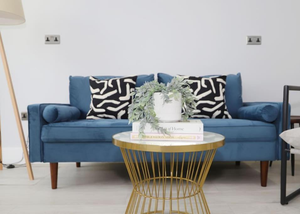 Stylish Flat With Garden, Close To * Londra